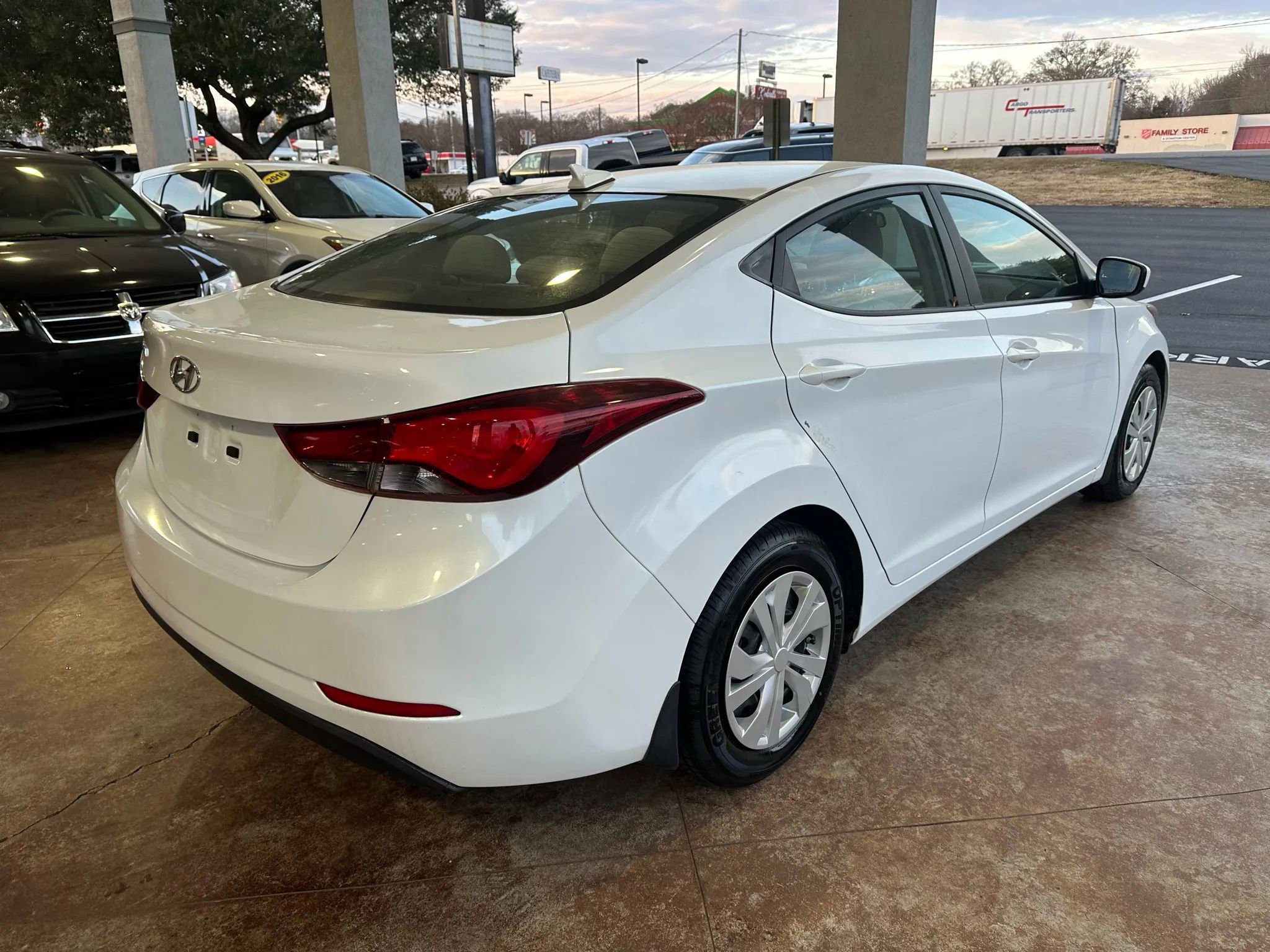 Used 2016 Hyundai Elantra SE image 6
