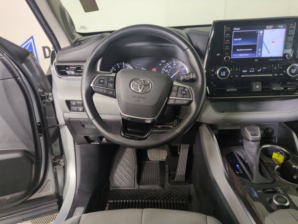 Used 2020 Toyota Highlander Limited AWD/4WD image 16