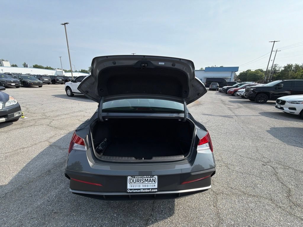 Used 2025 Hyundai Elantra Sport FWD image 5