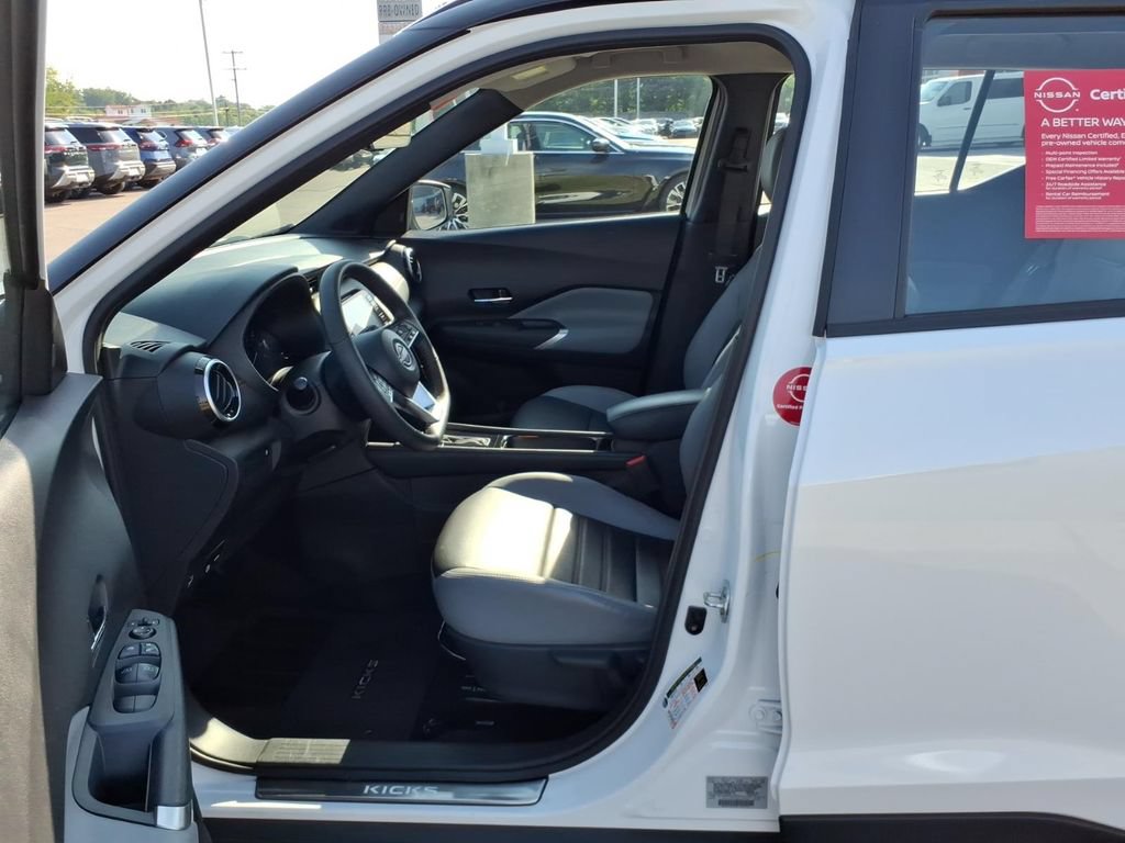 Certified 2024 Nissan Kicks SR w/ SR Premium Package FWD image 4