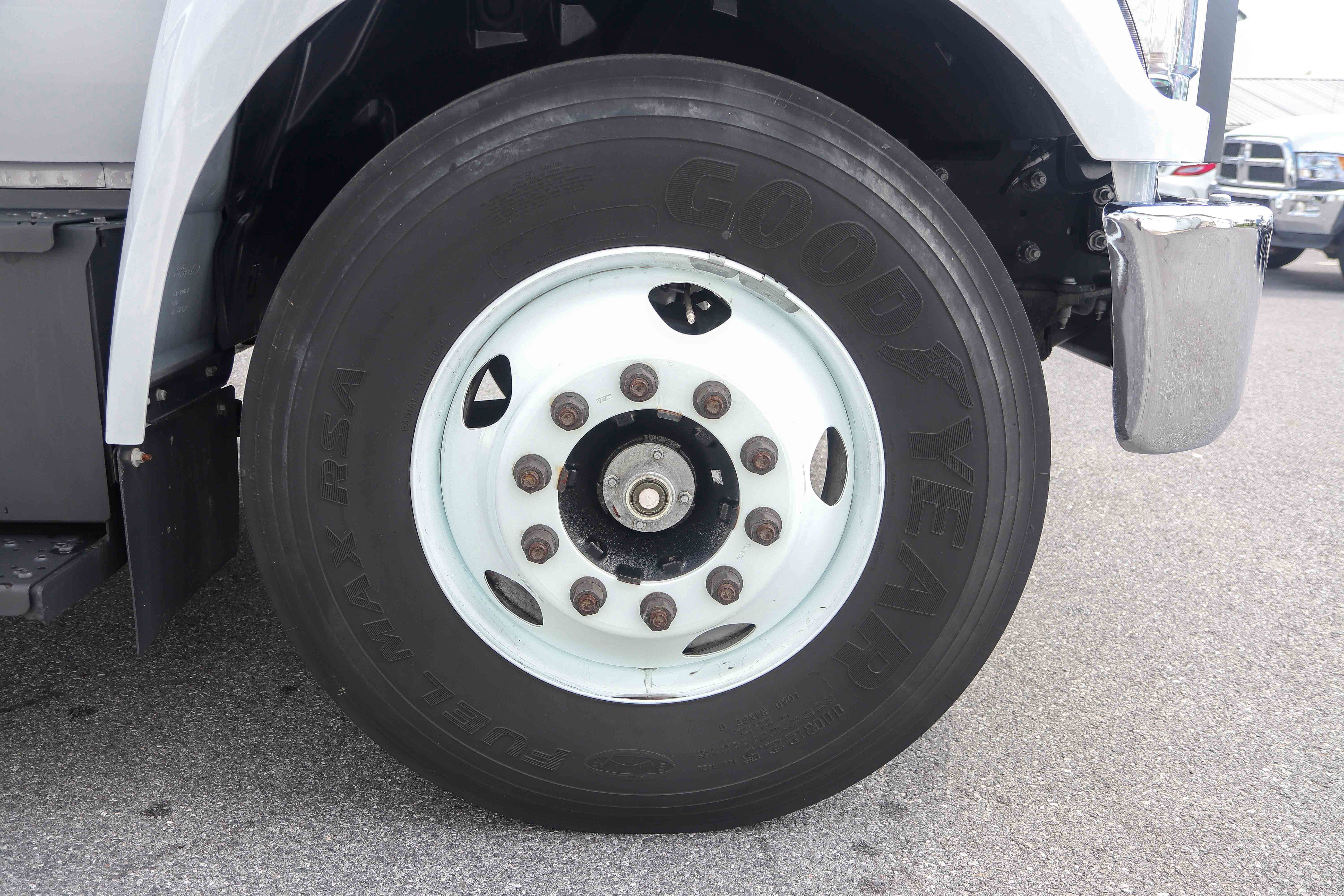 Used 2023 Ford F650 2WD Regular Cab Super Duty image 29