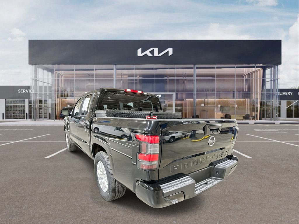 Used 2023 Nissan Frontier SV image 6