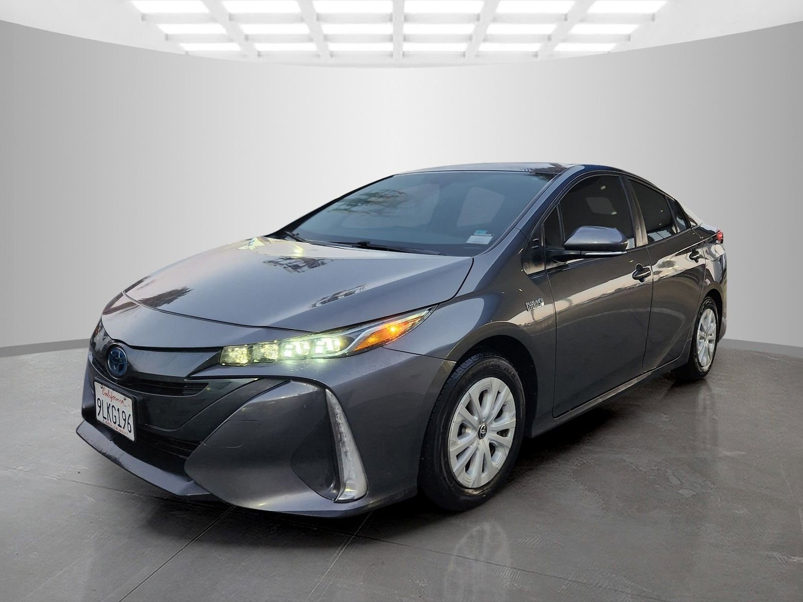Used 2021 Toyota Prius Prime XLE image 3