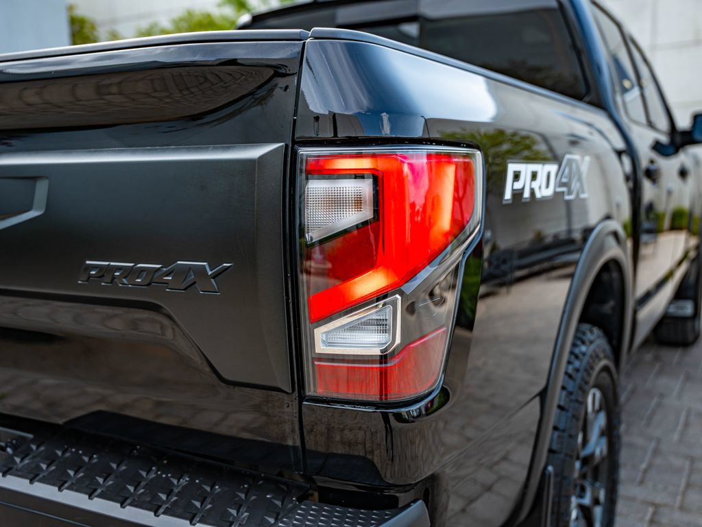 Used 2022 Nissan Titan PRO-4X w/ Pro-4x Convenience Package AWD/4WD image 15
