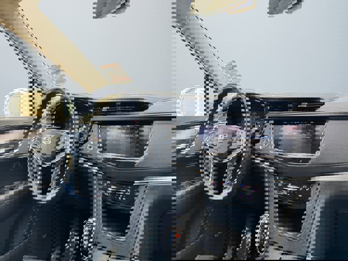 Used 2018 Cadillac XT5 Luxury w/ Driver Awareness Package image 14