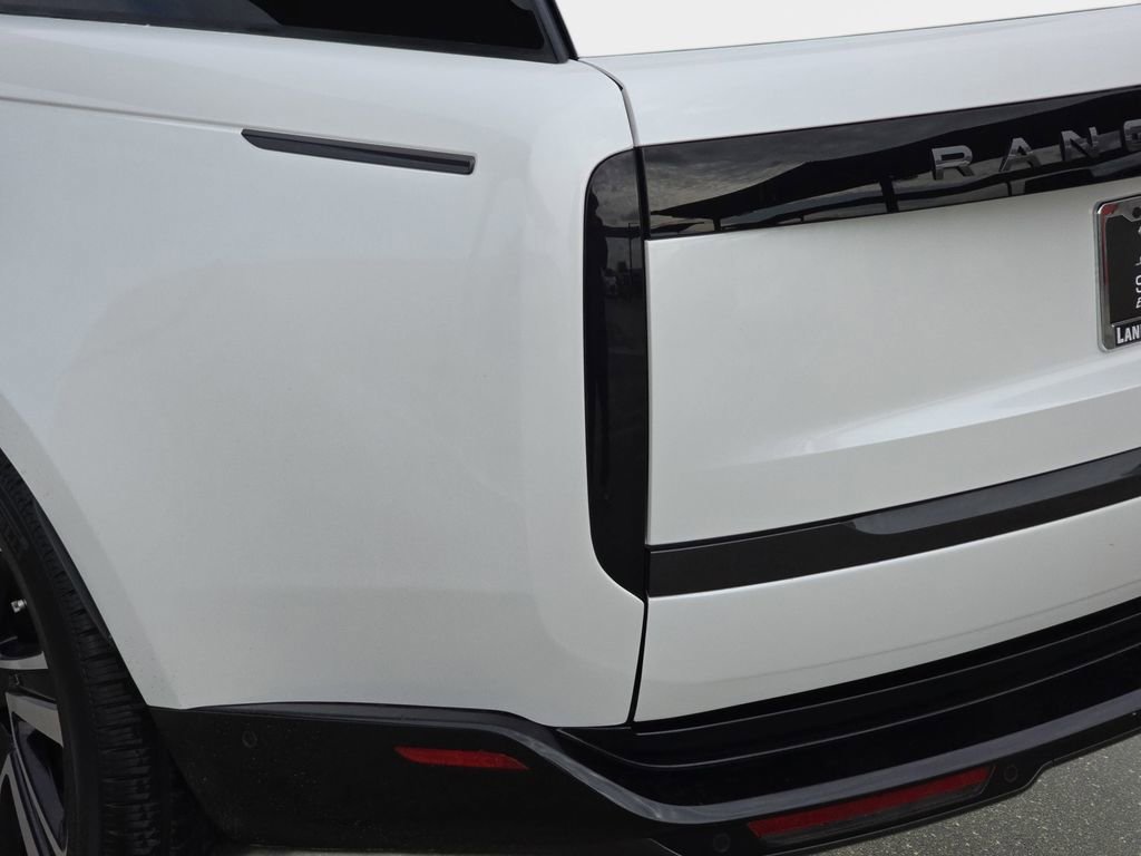 Certified 2023 Land Rover Range Rover SE image 36
