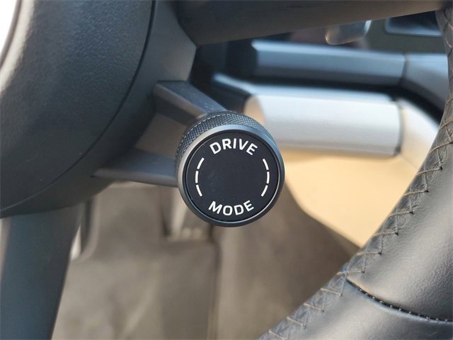 Used 2025 Porsche Panamera image 24