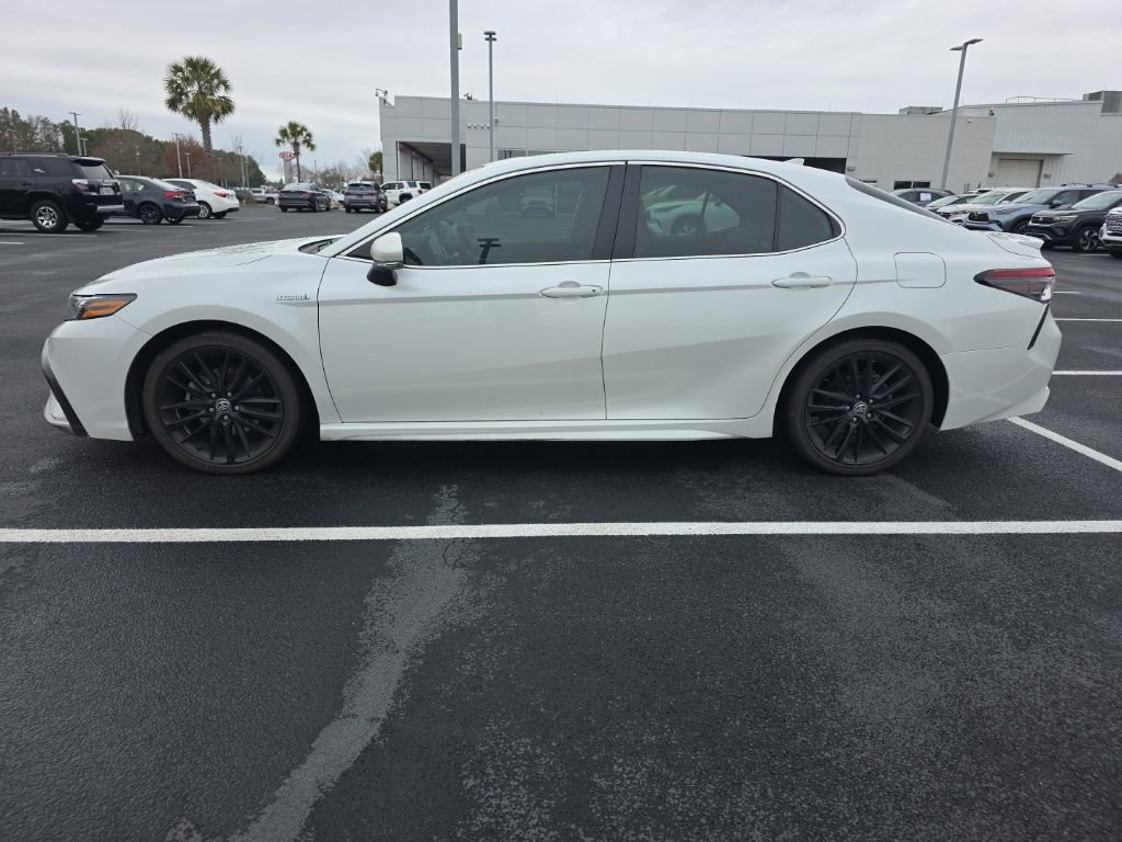 Used 2021 Toyota Camry XSE image 3