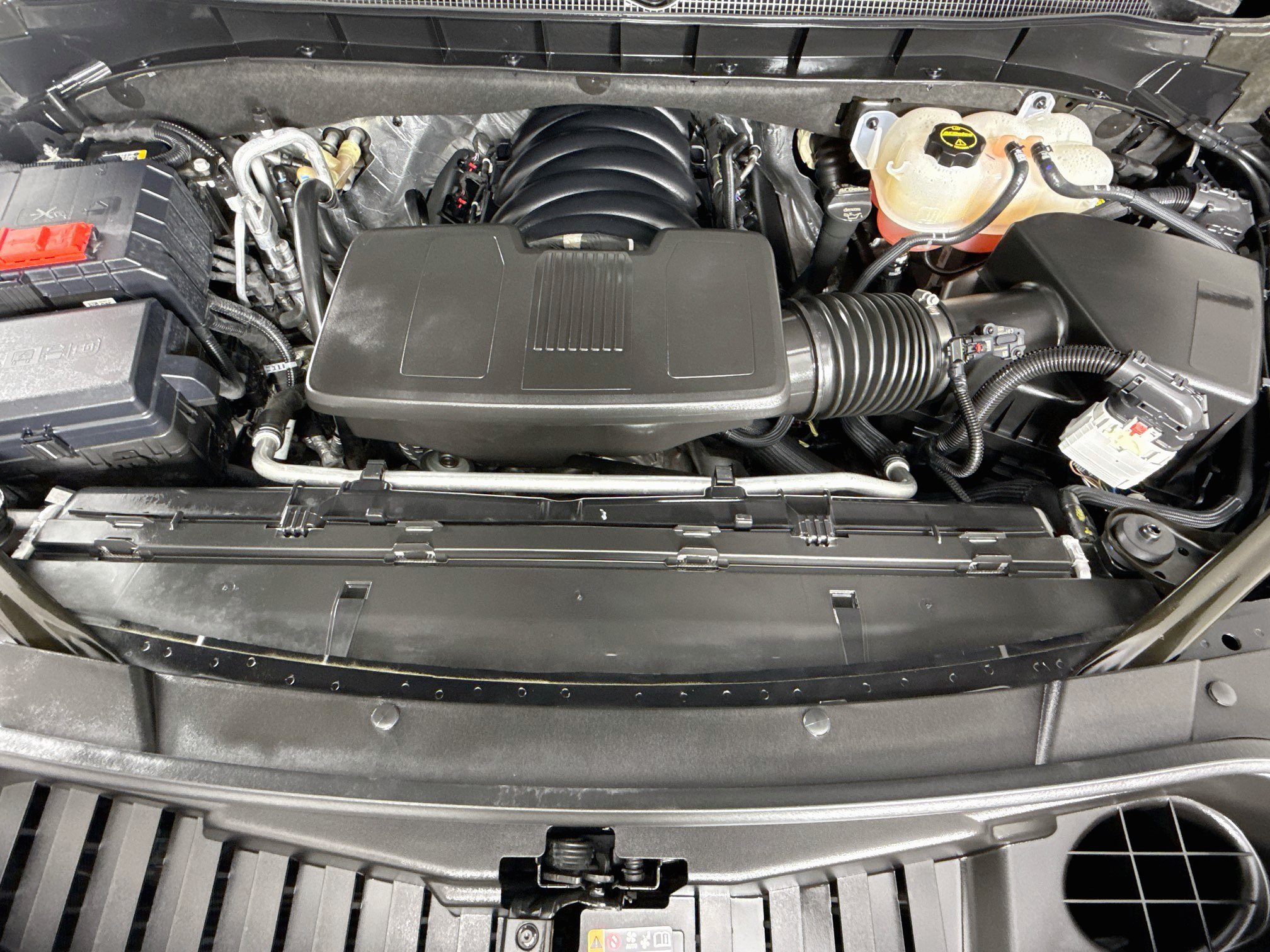 Used 2025 Chevrolet Suburban Premier AWD/4WD image 33
