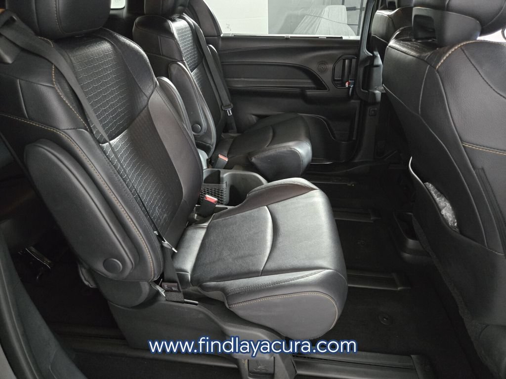 Used 2025 Toyota Sienna XLE Woodland Edition AWD/4WD image 19