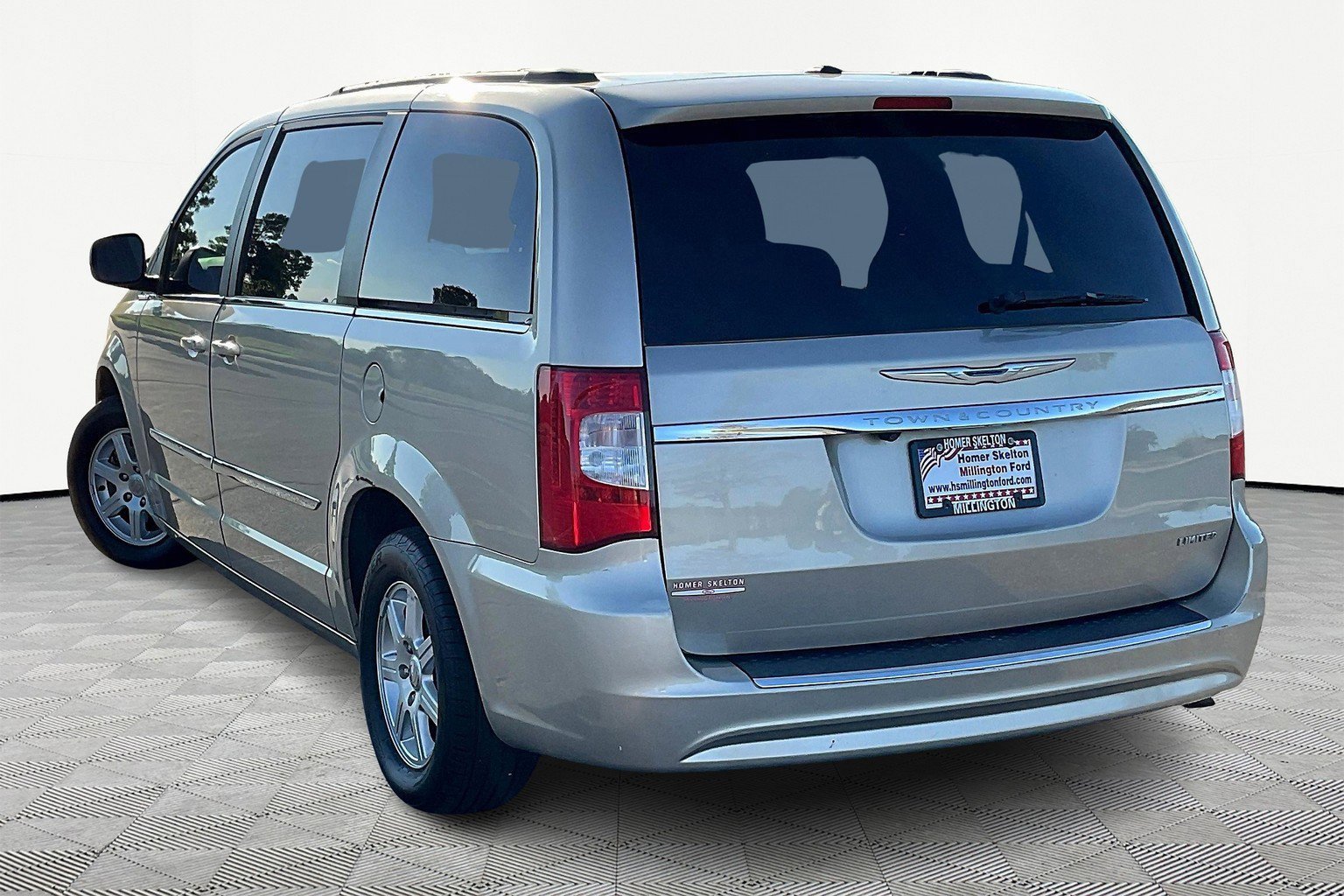 Used 2012 Chrysler Town & Country Touring w/ Entertainment Group #1 image 11