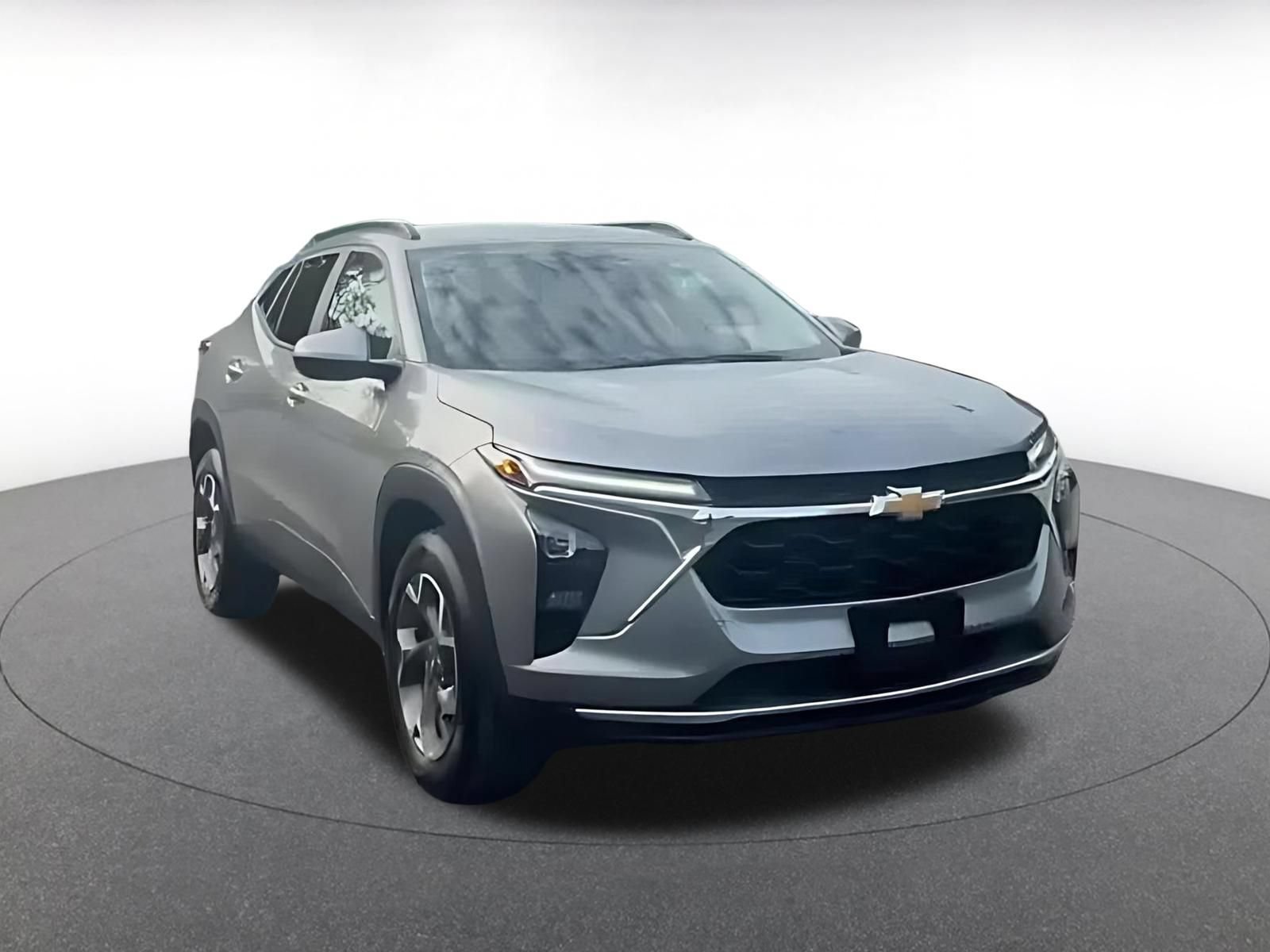 Used 2025 Chevrolet Trax LT w/ LT Convenience Package FWD image 3