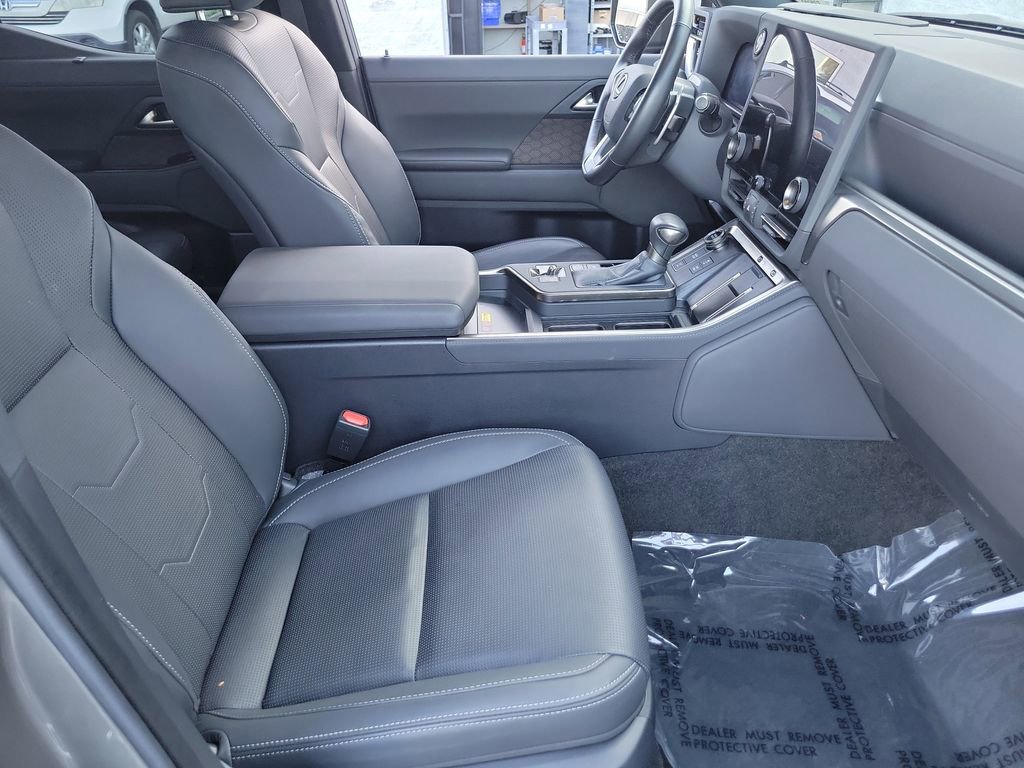 Used 2024 Lexus GX 550 w/ Accessory Package (31) image 20