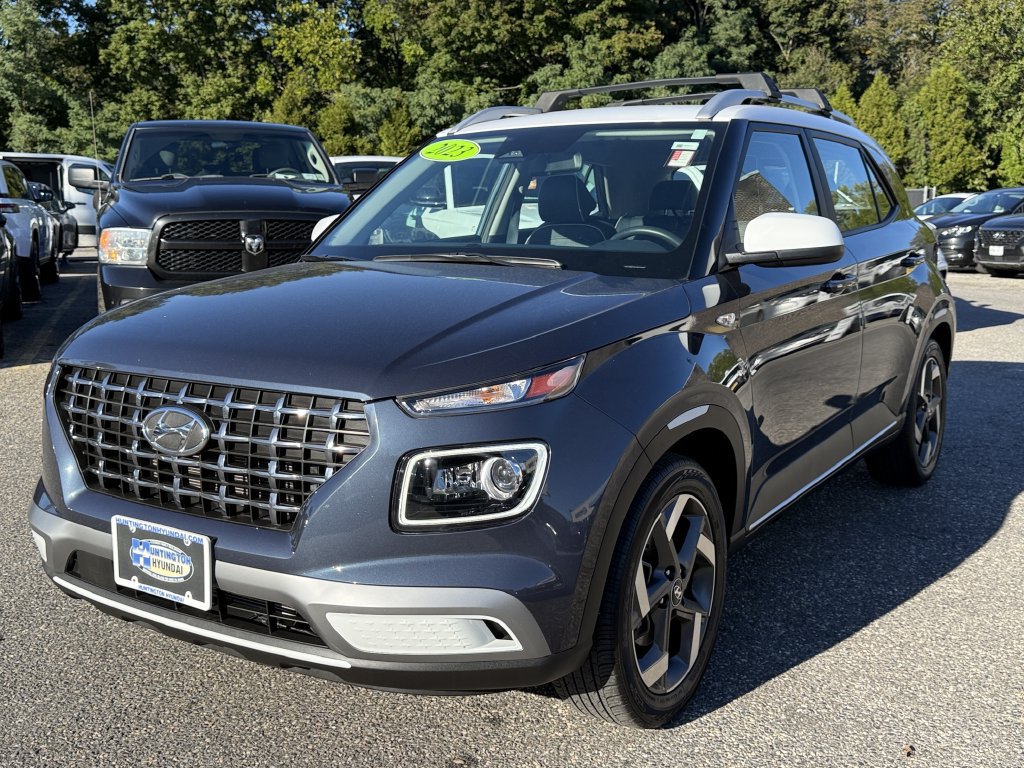 Certified 2023 Hyundai Venue Limited FWD image 7