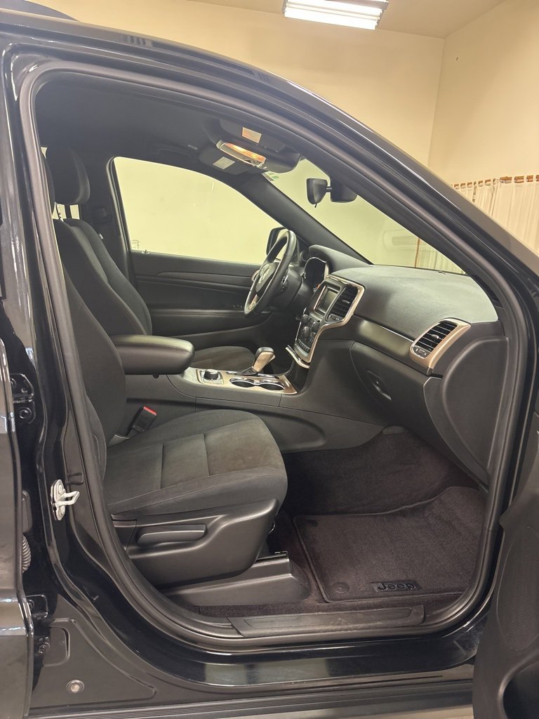 Used 2017 Jeep Grand Cherokee Laredo w/ Quick Order Package 23E image 27