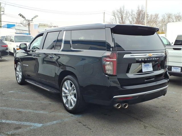 Used 2024 Chevrolet Suburban High Country w/ Advanced Technology Package image 4