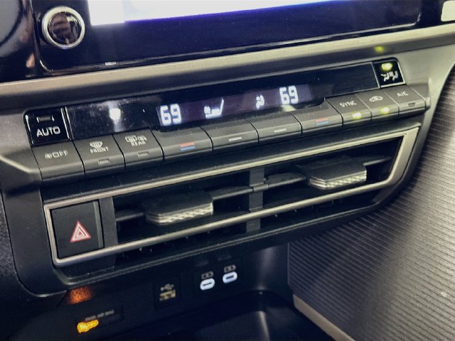 Certified 2025 Toyota Camry SE FWD image 19