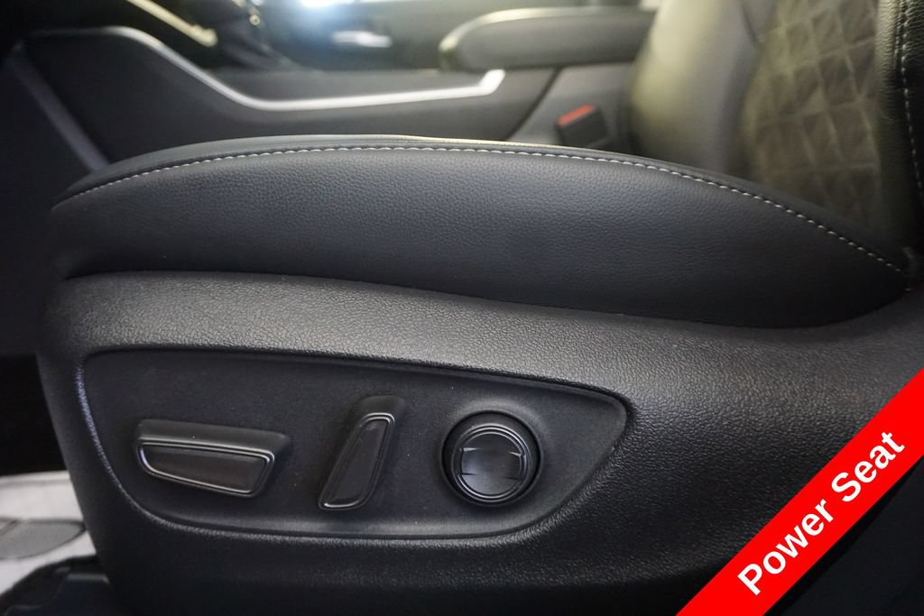 Used 2025 Toyota Highlander XLE AWD/4WD image 7