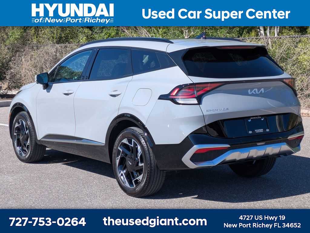 Used 2023 Kia Sportage SX image 3