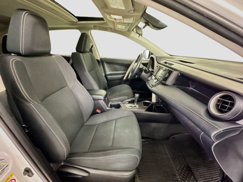 Used 2018 Toyota RAV4 XLE AWD/4WD image 26