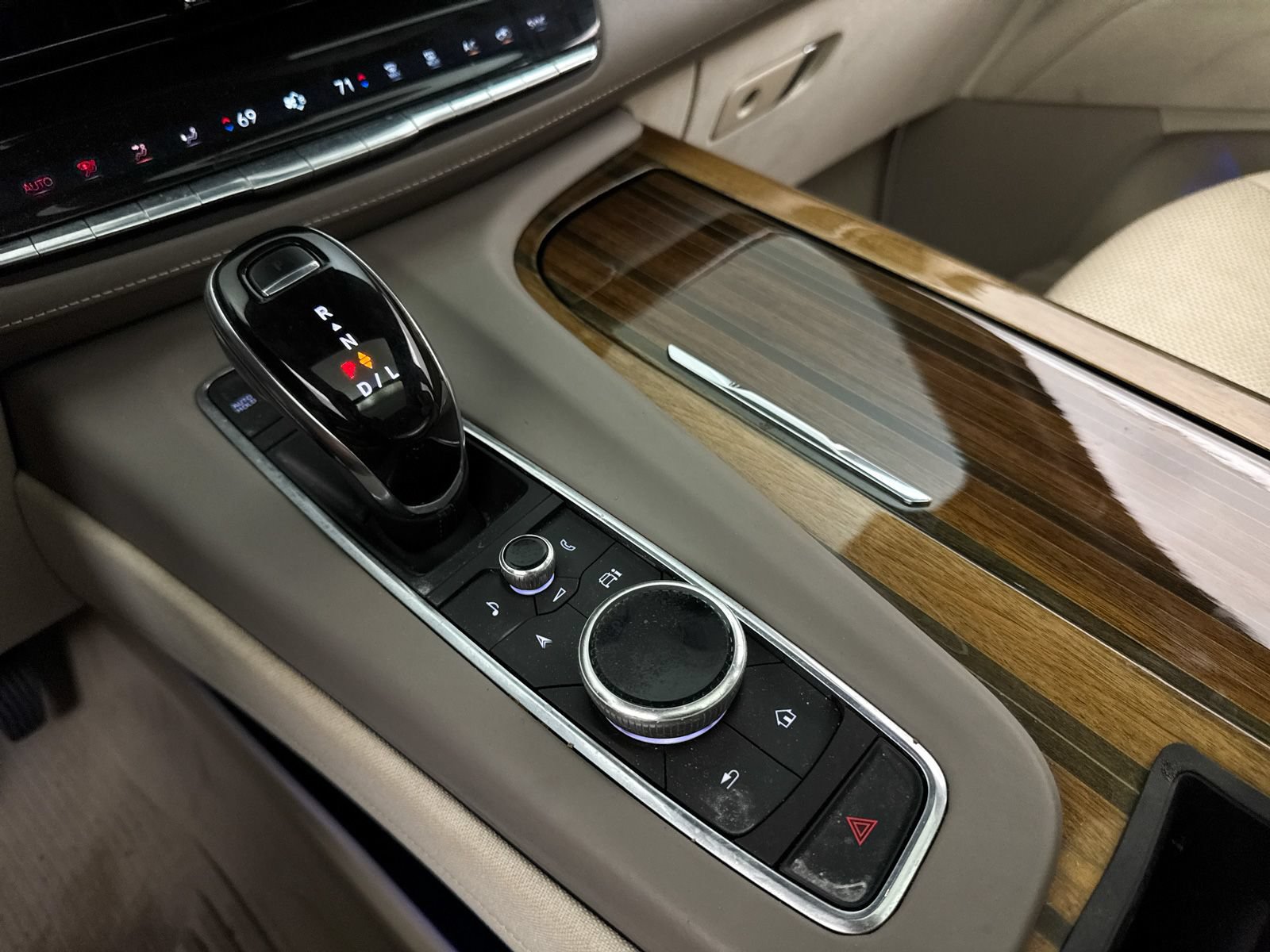Used 2022 Cadillac Escalade Sport Platinum AWD/4WD image 28