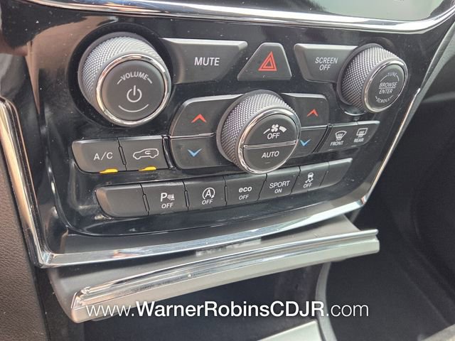 Used 2020 Jeep Grand Cherokee Altitude image 22