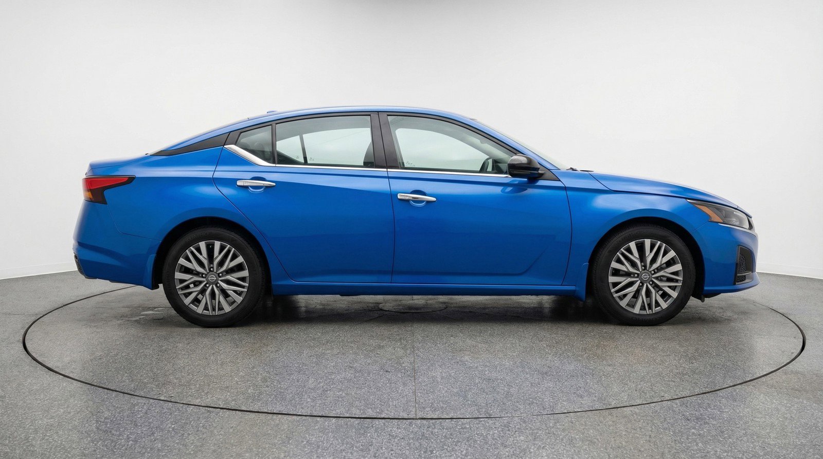 Used 2025 Nissan Altima 2.5 SV image 11