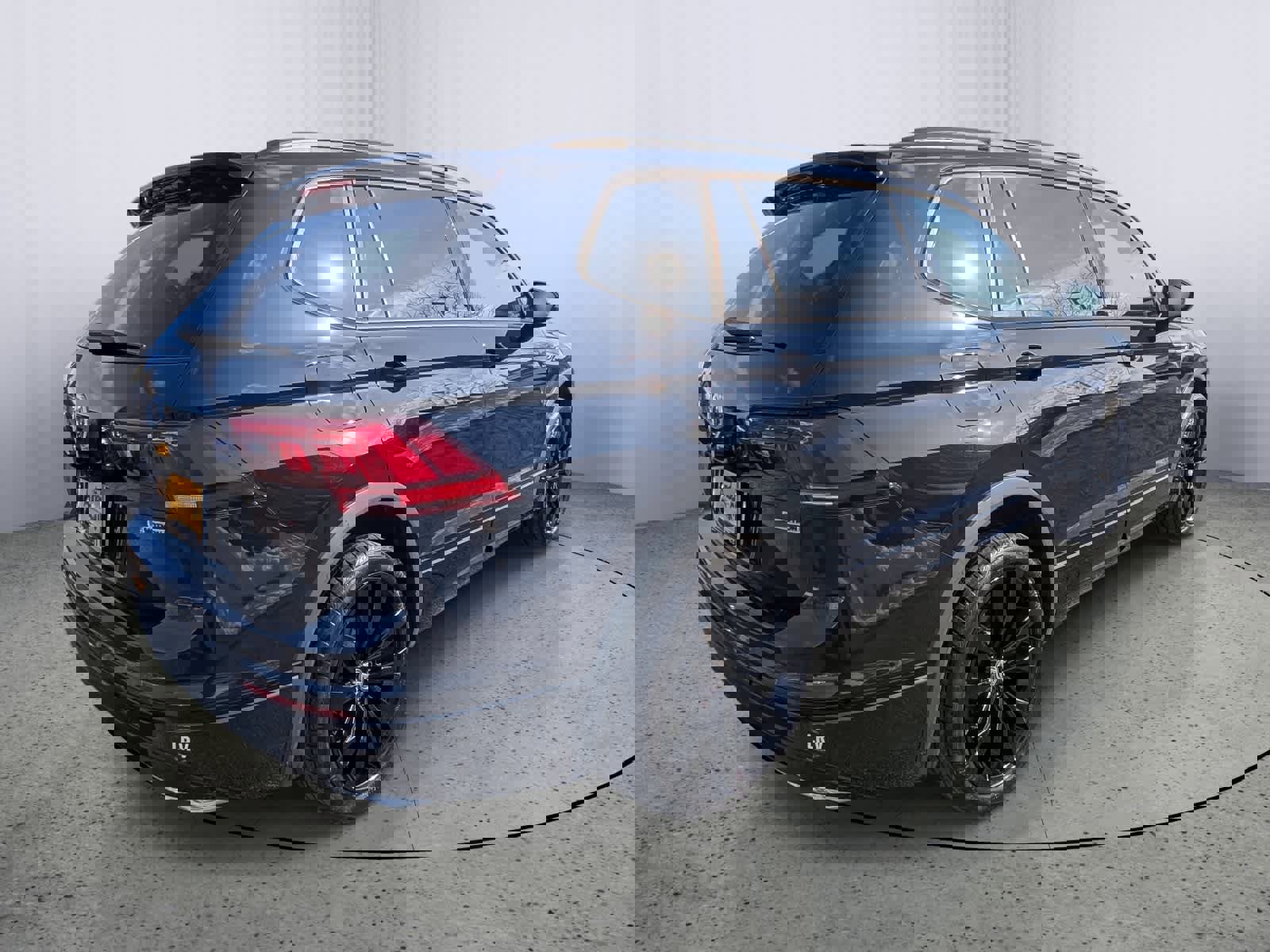 Used 2021 Volkswagen Tiguan SE R-Line image 3