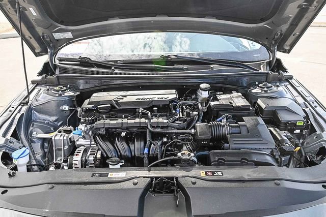 Used 2025 Hyundai Elantra Limited image 26