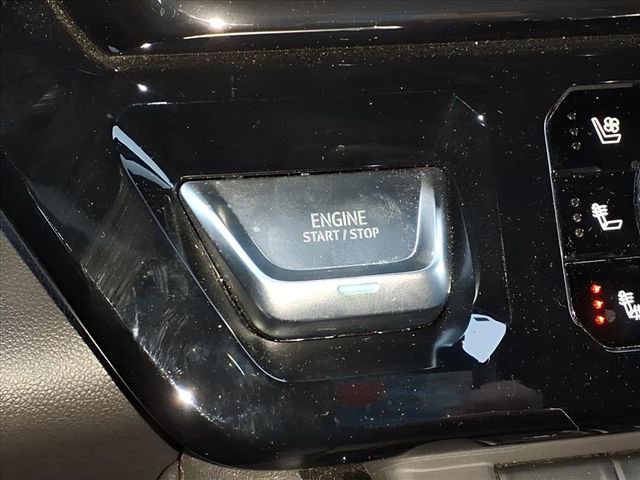 Used 2024 GMC Sierra 1500 AT4 w/ Technology Package image 9