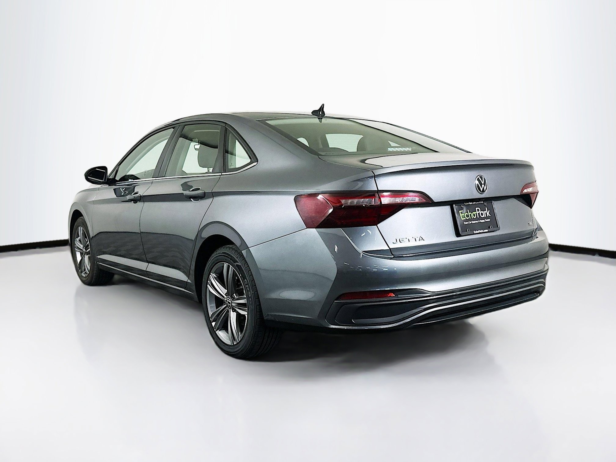 Used 2024 Volkswagen Jetta SE image 5