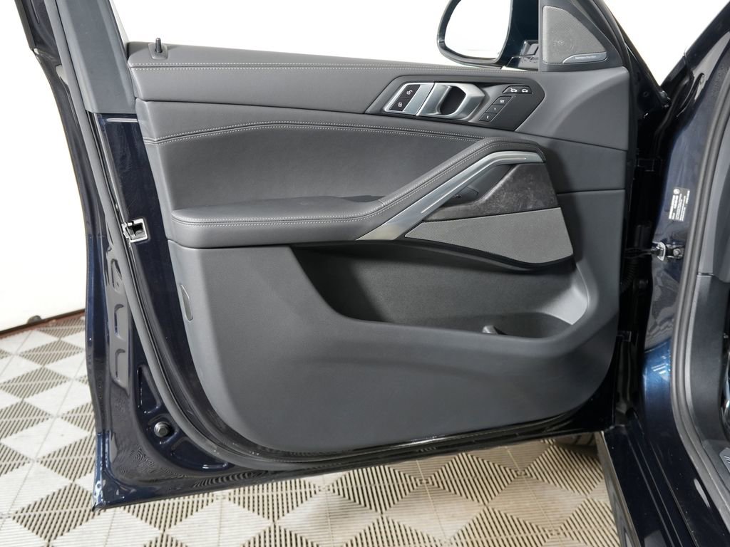 Used 2025 BMW X6 xDrive40i w/ Premium Package image 17