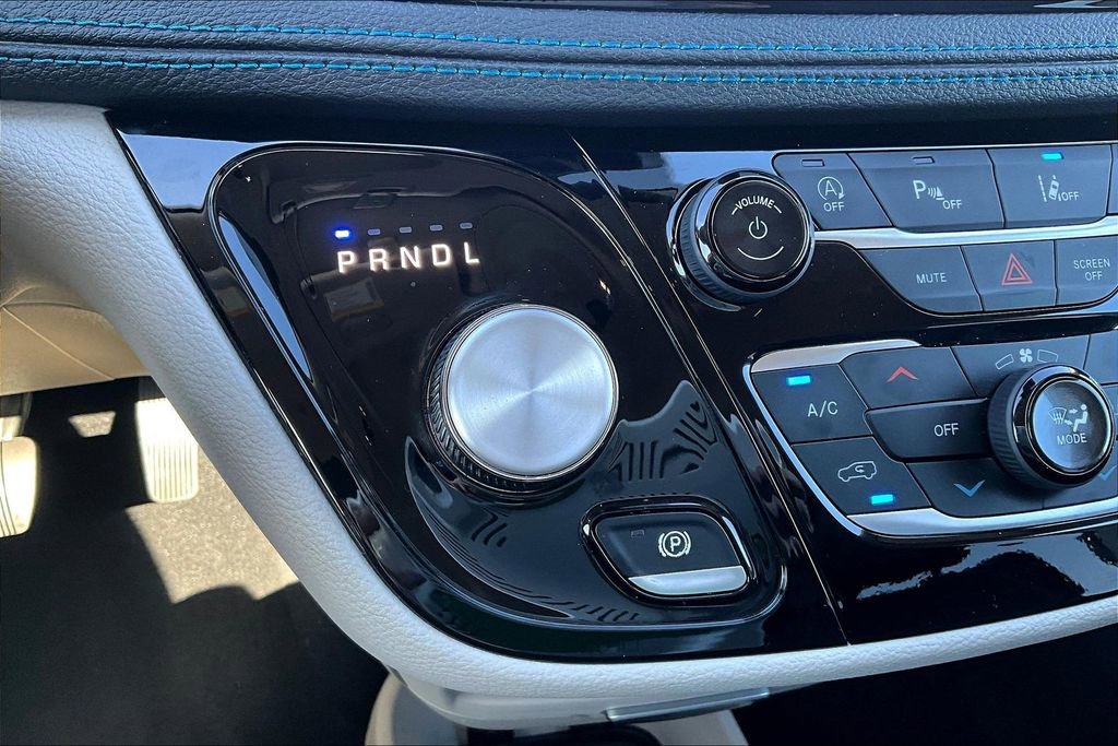 Used 2021 Chrysler Pacifica Touring-L image 17