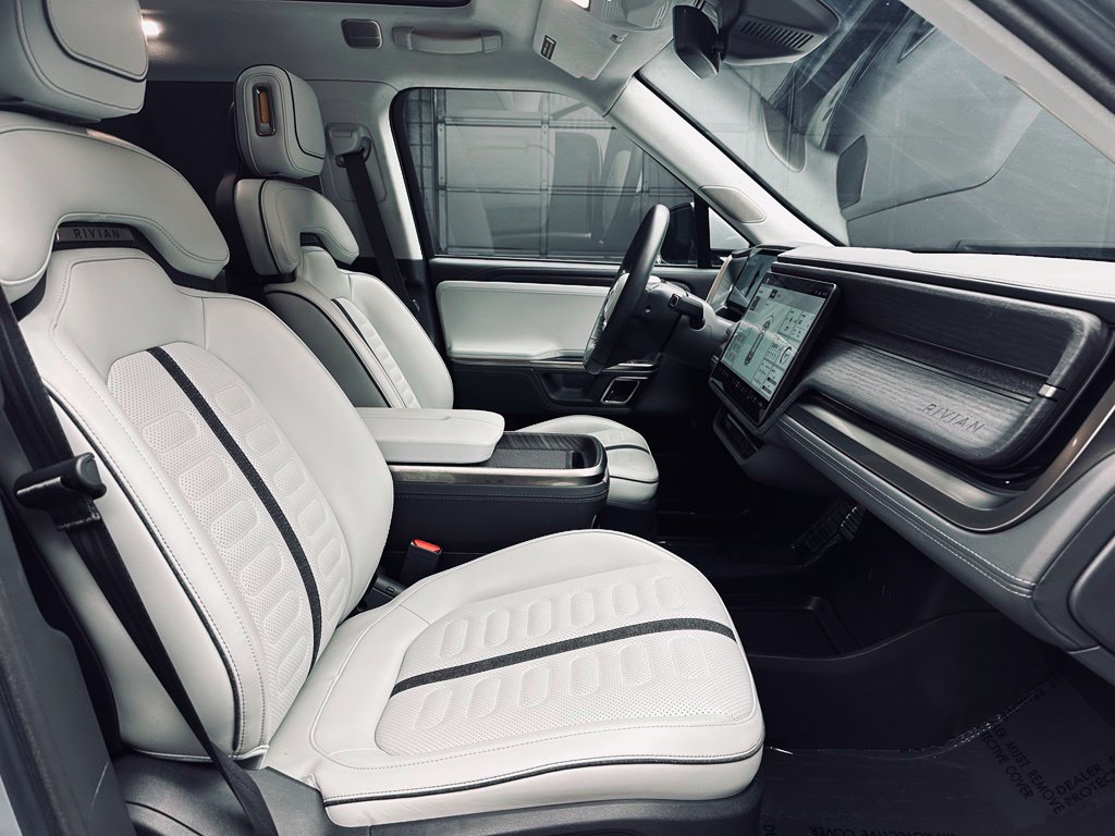 Used 2024 Rivian R1S Adventure Dual AWD/4WD image 21