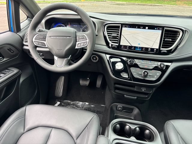New 2027 Chrysler Pacifica Select w/ Family Tech Group FWD image 12