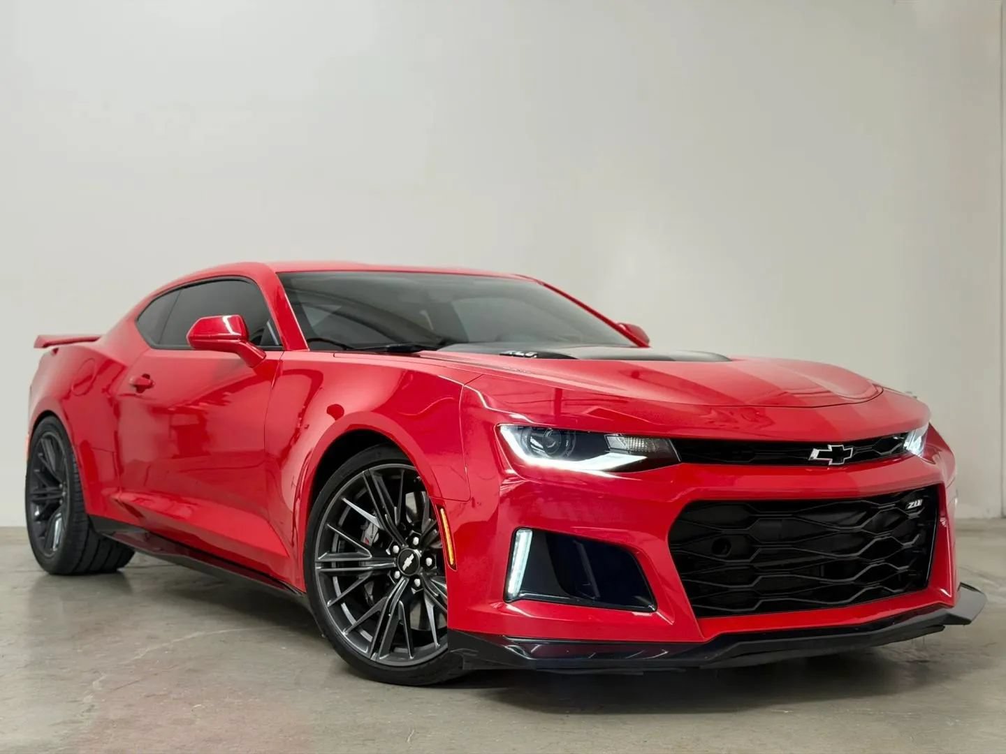 Used 2018 Chevrolet Camaro ZL1 RWD image 1