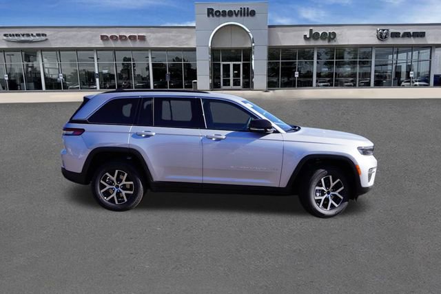 New 2025 Jeep Grand Cherokee Limited w/ Trailer Tow Package image 2