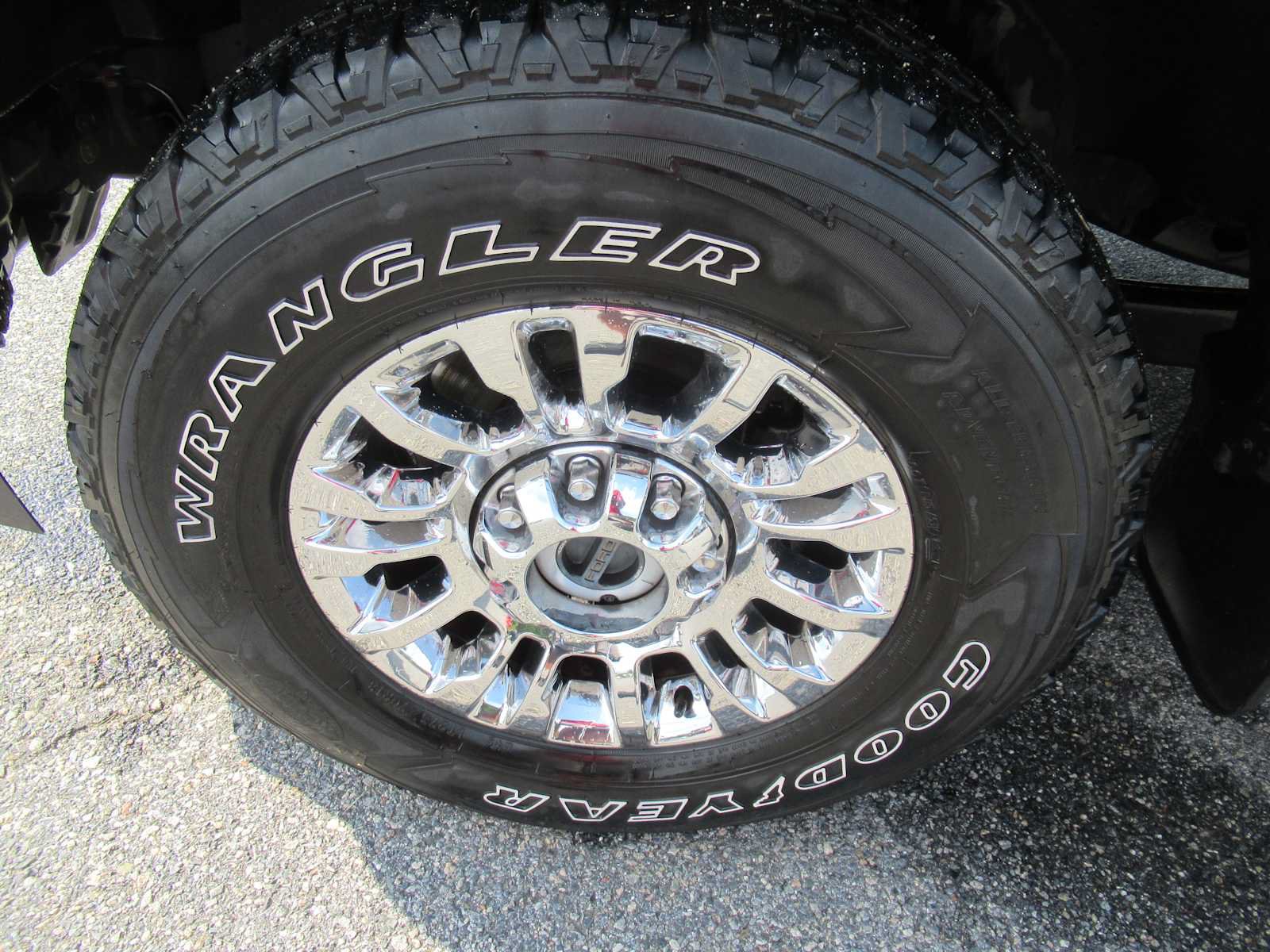 Used 2021 Ford F350 XLT w/ XLT Premium Package AWD/4WD image 9