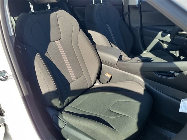 Certified 2025 Hyundai Elantra SE image 16