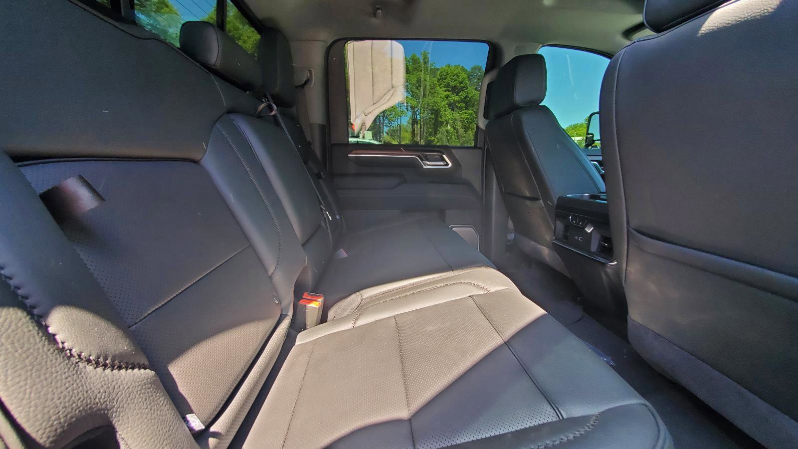 Used 2026 GMC Sierra 3500 Denali w/ Denali Reserve Package AWD/4WD image 6