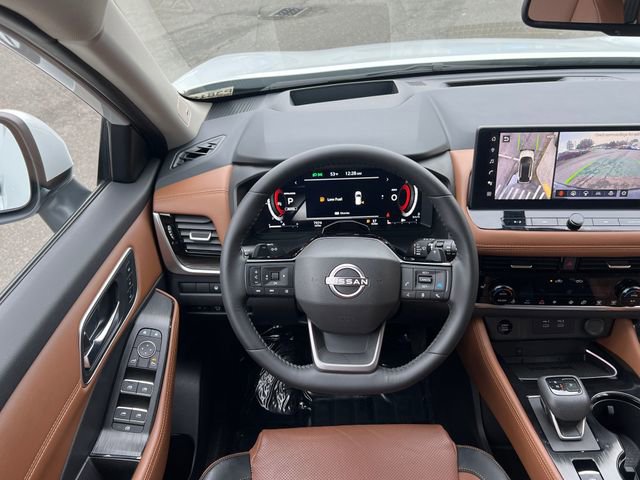 Used 2025 Nissan Rogue Platinum w/ Tech Package image 18