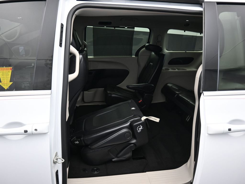 Used 2022 Chrysler Pacifica Touring-L image 41