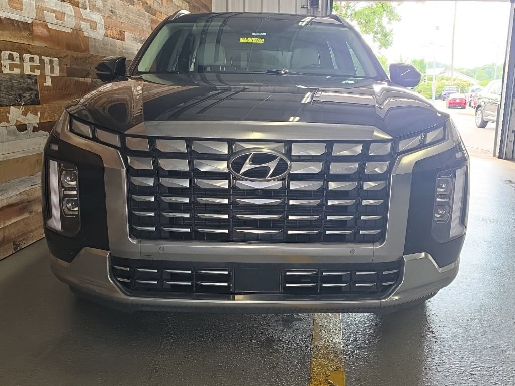 Used 2023 Hyundai Palisade Calligraphy FWD image 3
