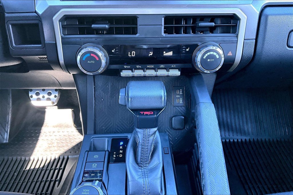 Used 2024 Toyota Tacoma TRD Sport AWD/4WD image 39