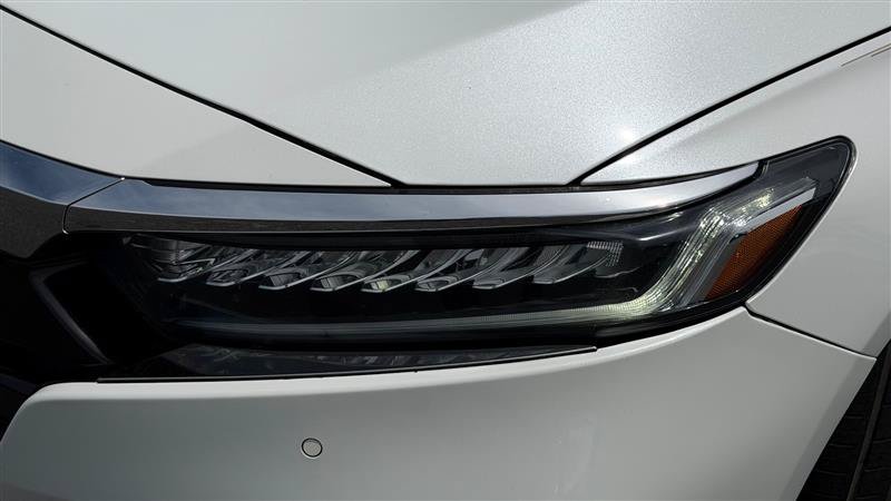 Used 2018 Honda Accord Touring image 11