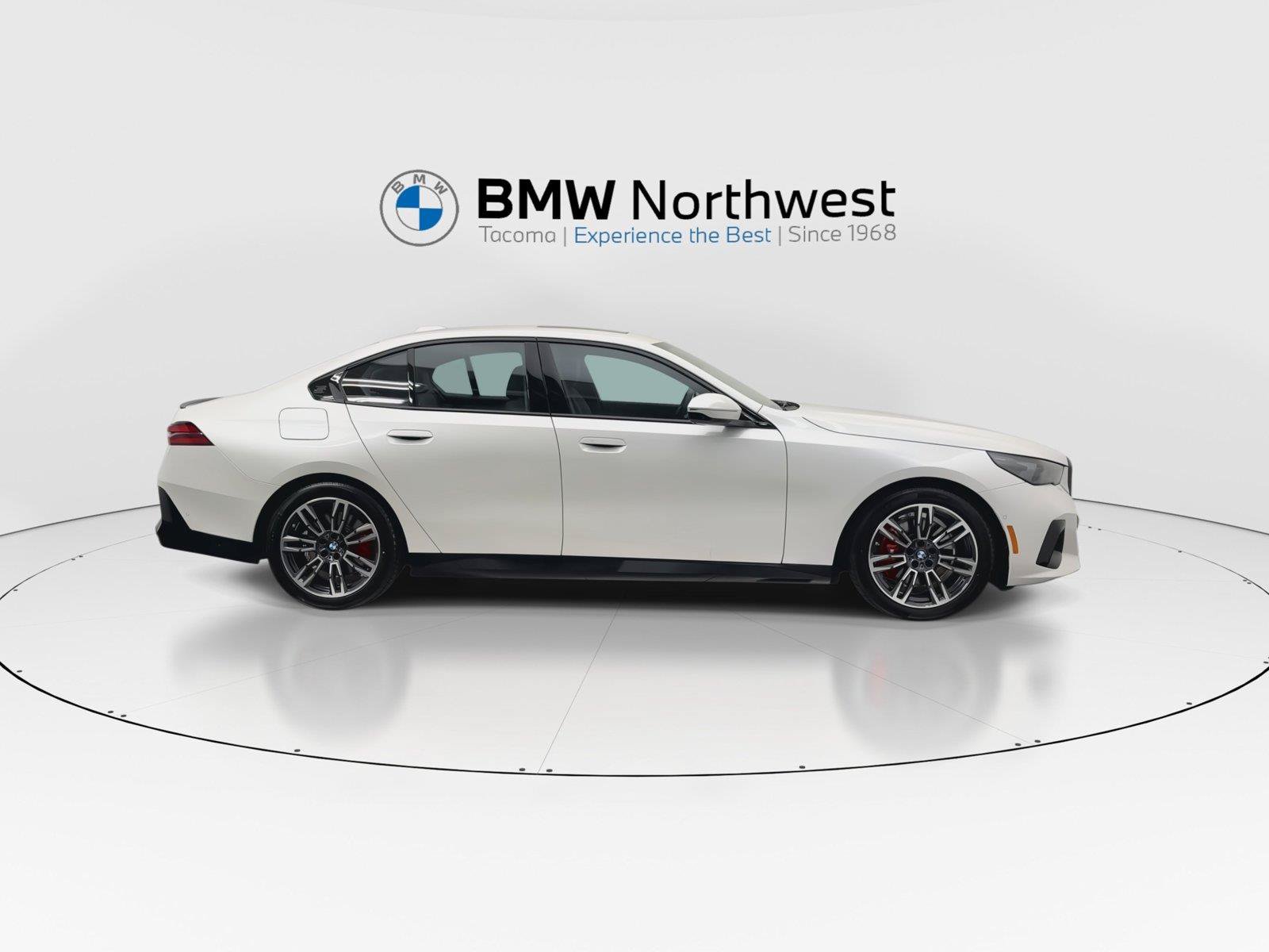 Used 2026 BMW 530i xDrive w/ M Sport Package AWD/4WD image 5