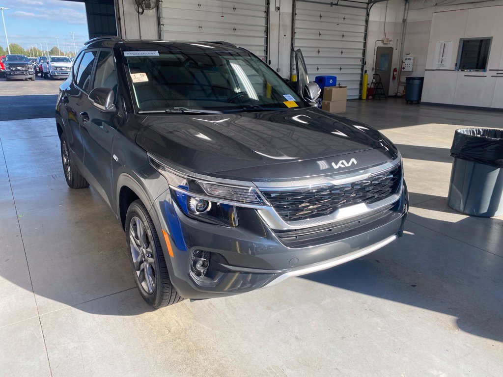 Used 2023 Kia Seltos S w/ Navigation Package