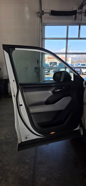 Used 2022 Toyota Highlander XLE image 11