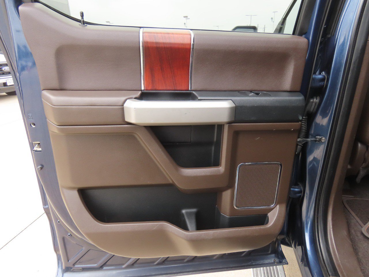Used 2015 Ford F150 King Ranch w/ Equipment Group 601A Luxury AWD/4WD image 19
