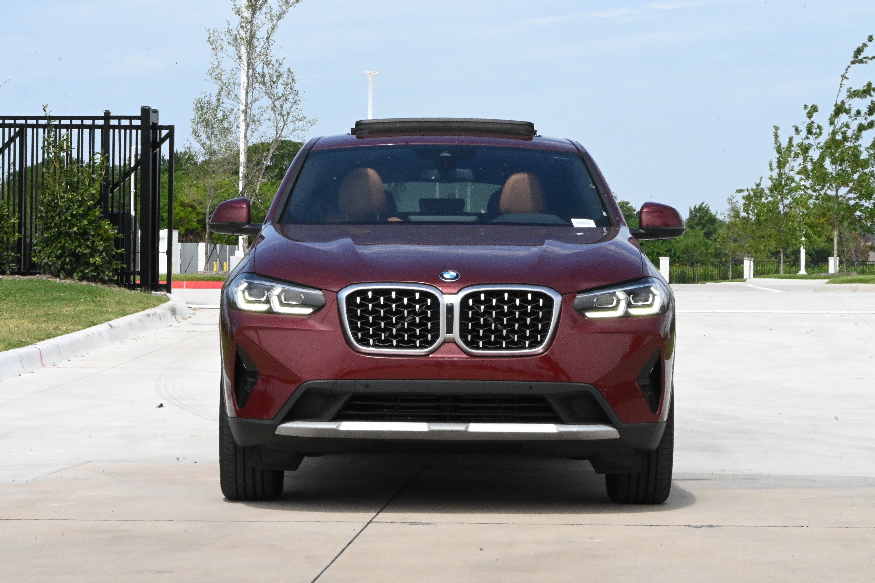 Certified 2025 BMW X4 xDrive30i AWD/4WD image 3